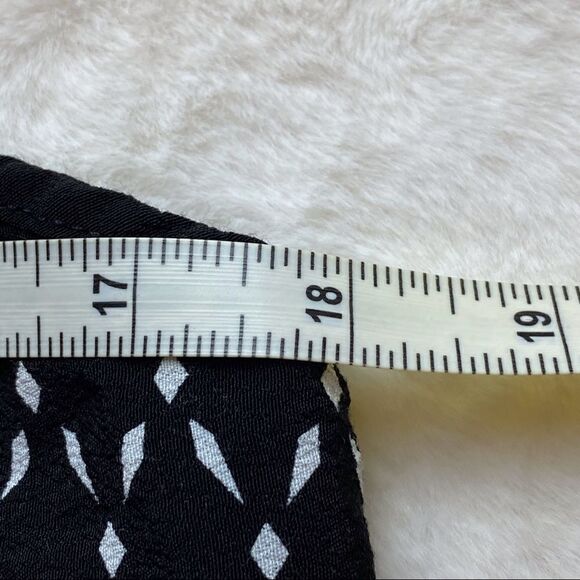 H&M Coachella Black and White Cropped Tank with Fringed Bottom Size 14 - Picture 9 of 10